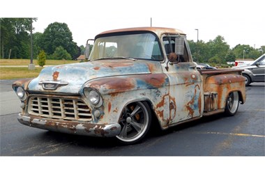 deboss garage chevy apache.jpg